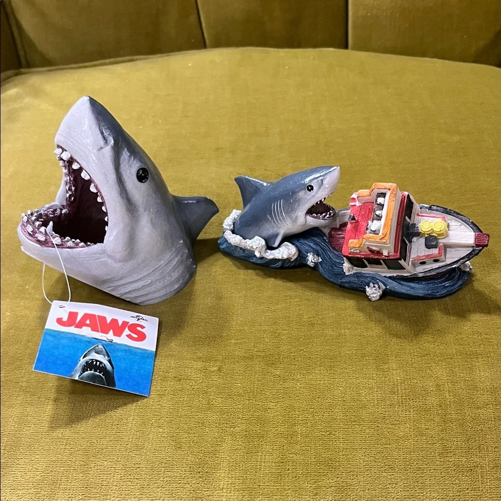 JAWS 2 piece aquarium ornaments. New